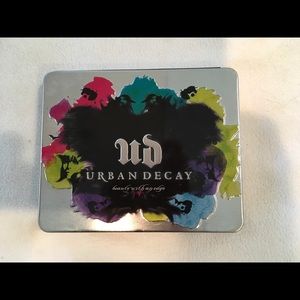 Urban Decay eyeshadow tin
